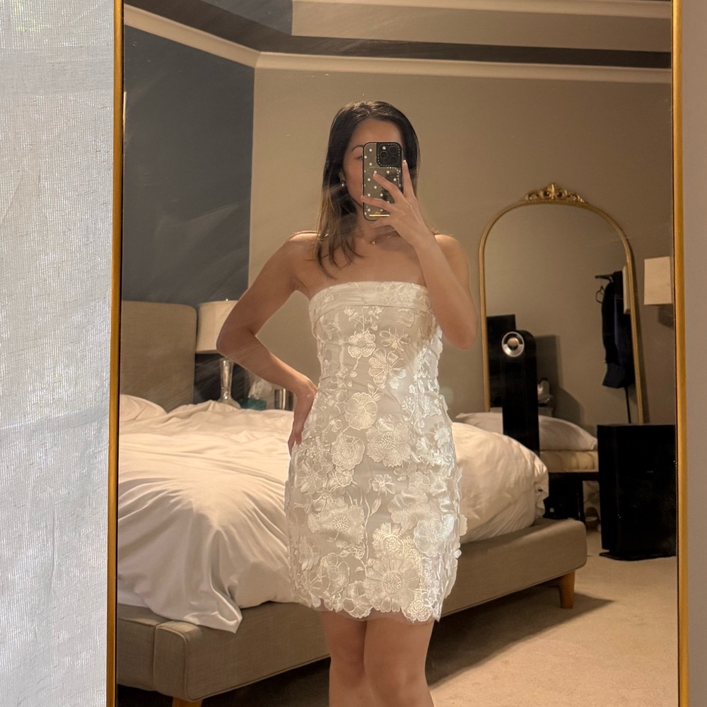 3D floral white strapless dress